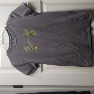 Small womens Under Armour shirt with gold color UA light pilling no crac…